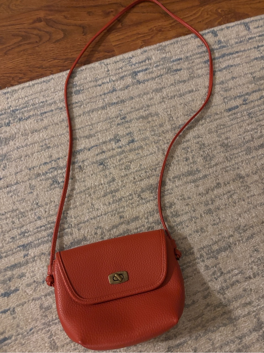 Uniqlo Red Pebbled Leather Crossbody Bag - Picture 1 of 5